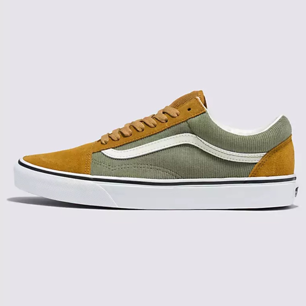 Vans Men’s Old Skool
Mini Cord Green/Brown
VN000ZNIT20A
Sneakers
Corduroy Shoe - Picture 1 of 16